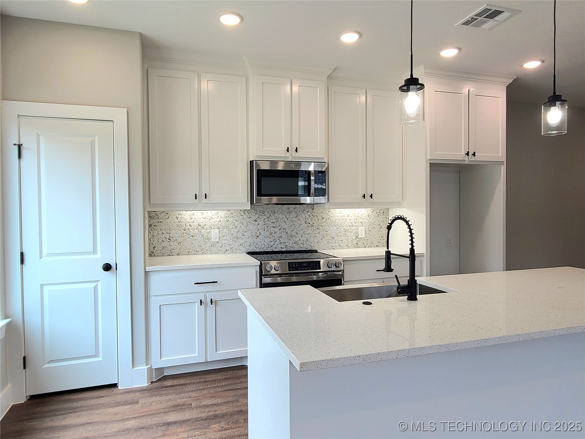 131 S Mclean Drive Property Photo 4