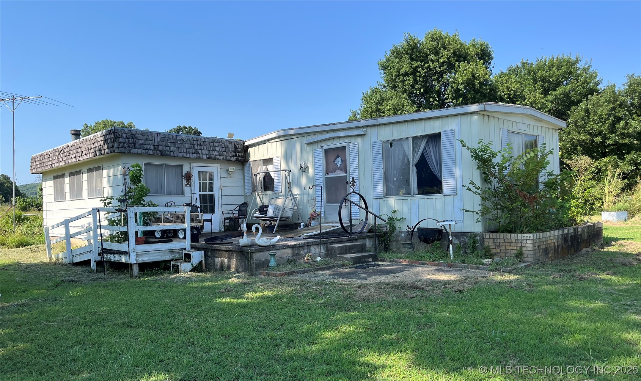 8588 N Cincinnati Avenue Property Photo 3