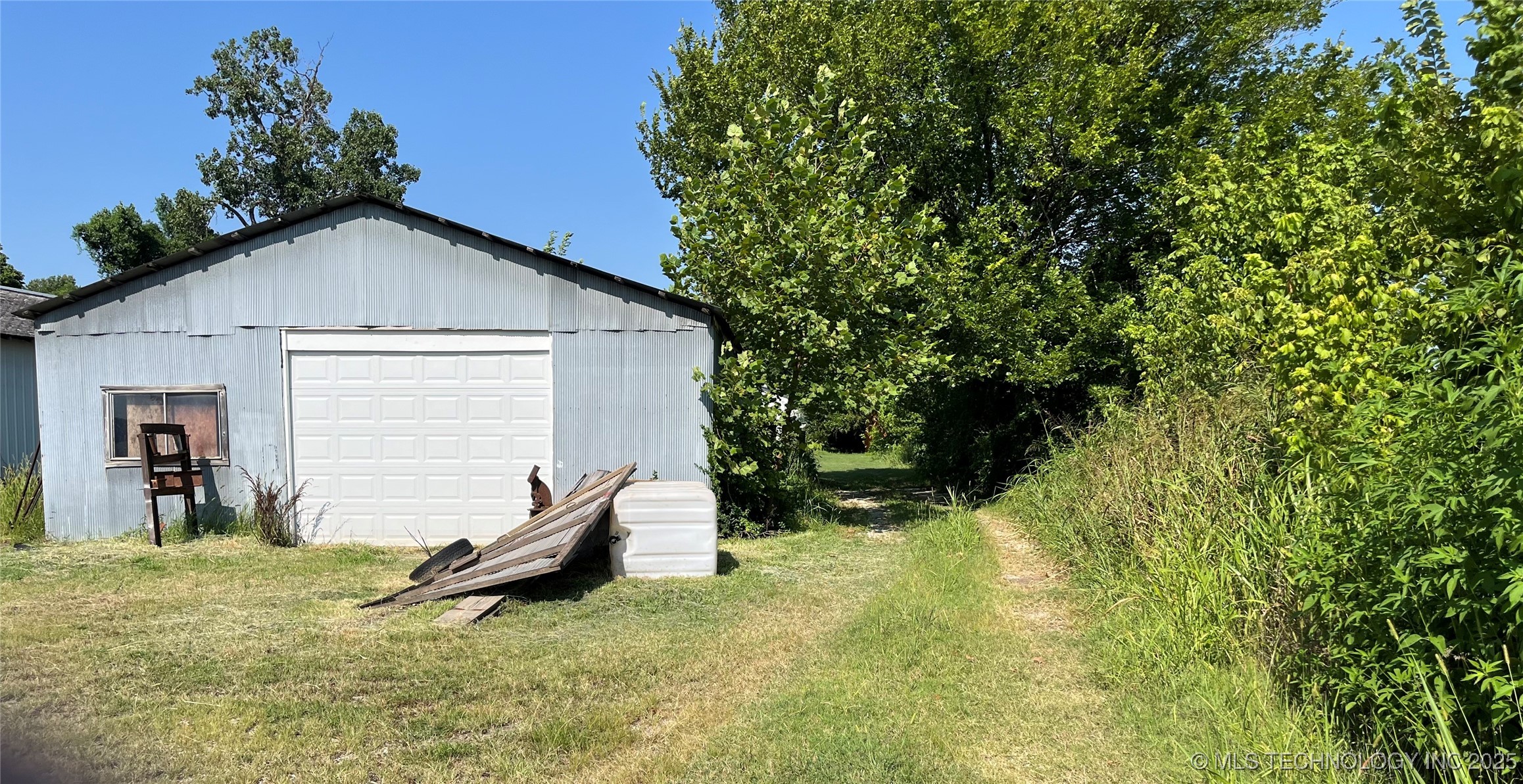 8588 N Cincinnati Avenue Property Photo 8