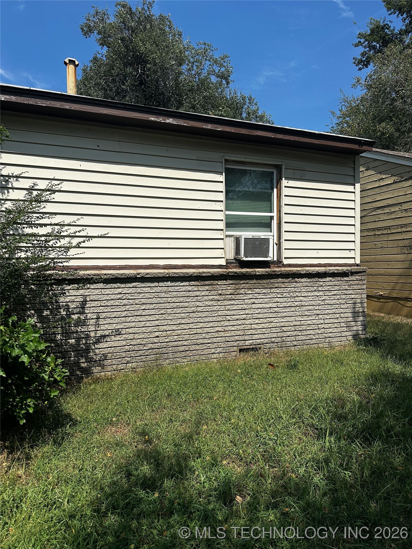 223 E 52nd Street N Property Photo 11