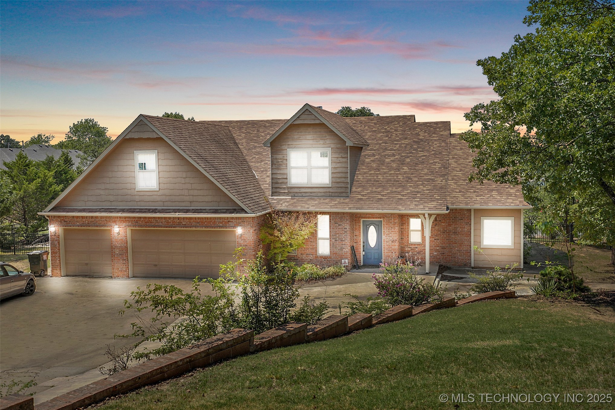 1474 S 271 West Avenue Property Photo 1