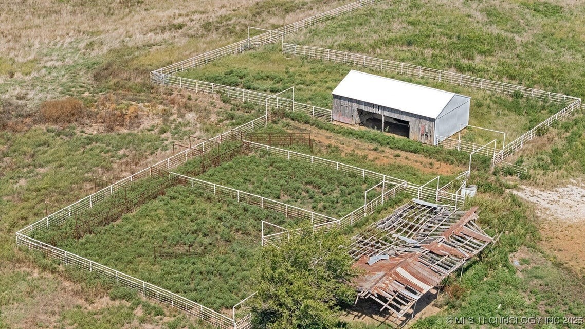 46225 E 200 Road Property Photo 4