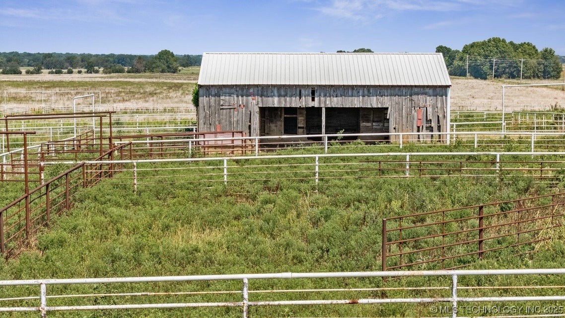 46225 E 200 Road Property Photo 12