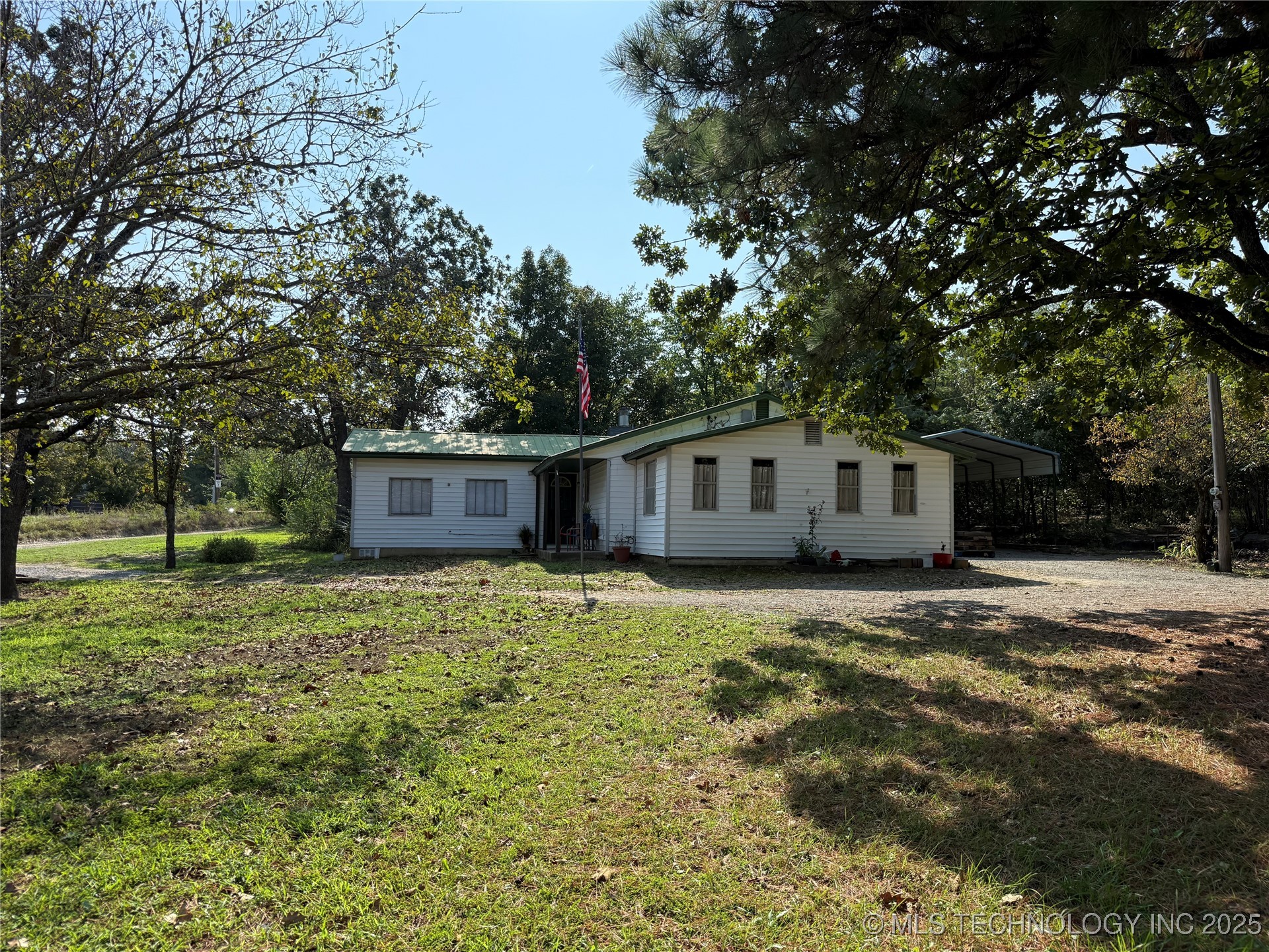 319 Lake Drive Property Photo 3