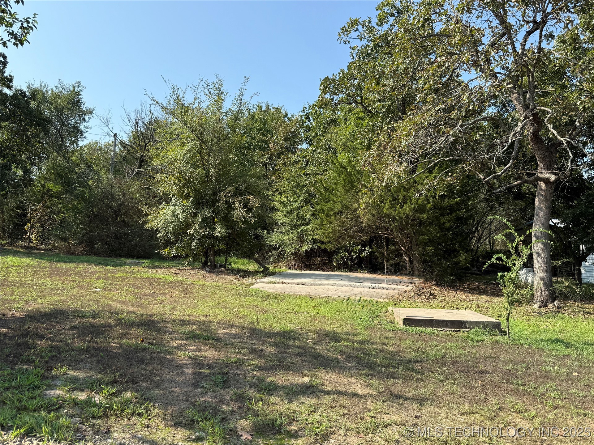 319 Lake Drive Property Photo 6