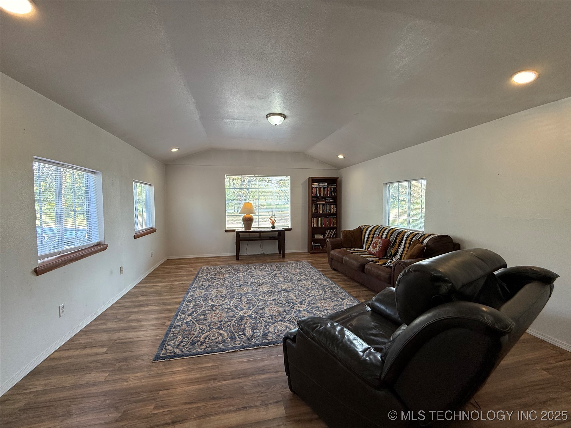 319 Lake Drive Property Photo 8