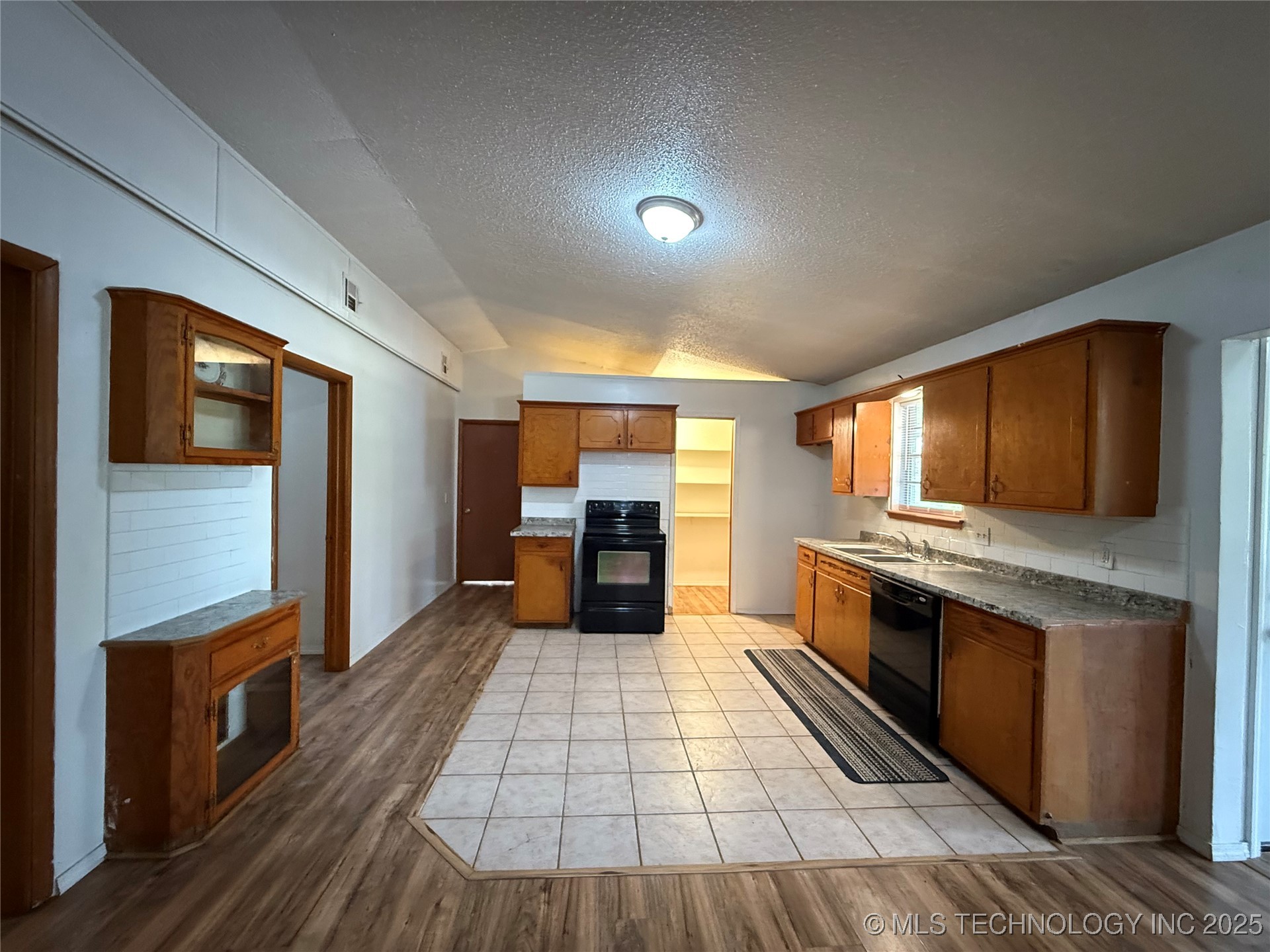 319 Lake Drive Property Photo 10