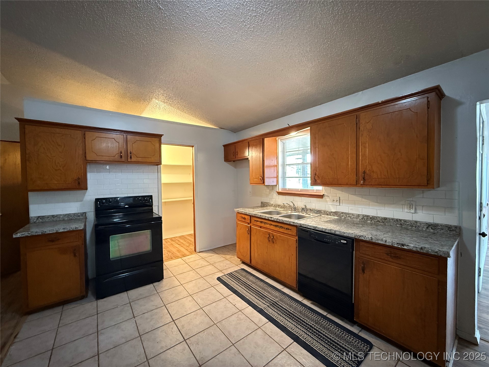 319 Lake Drive Property Photo 12