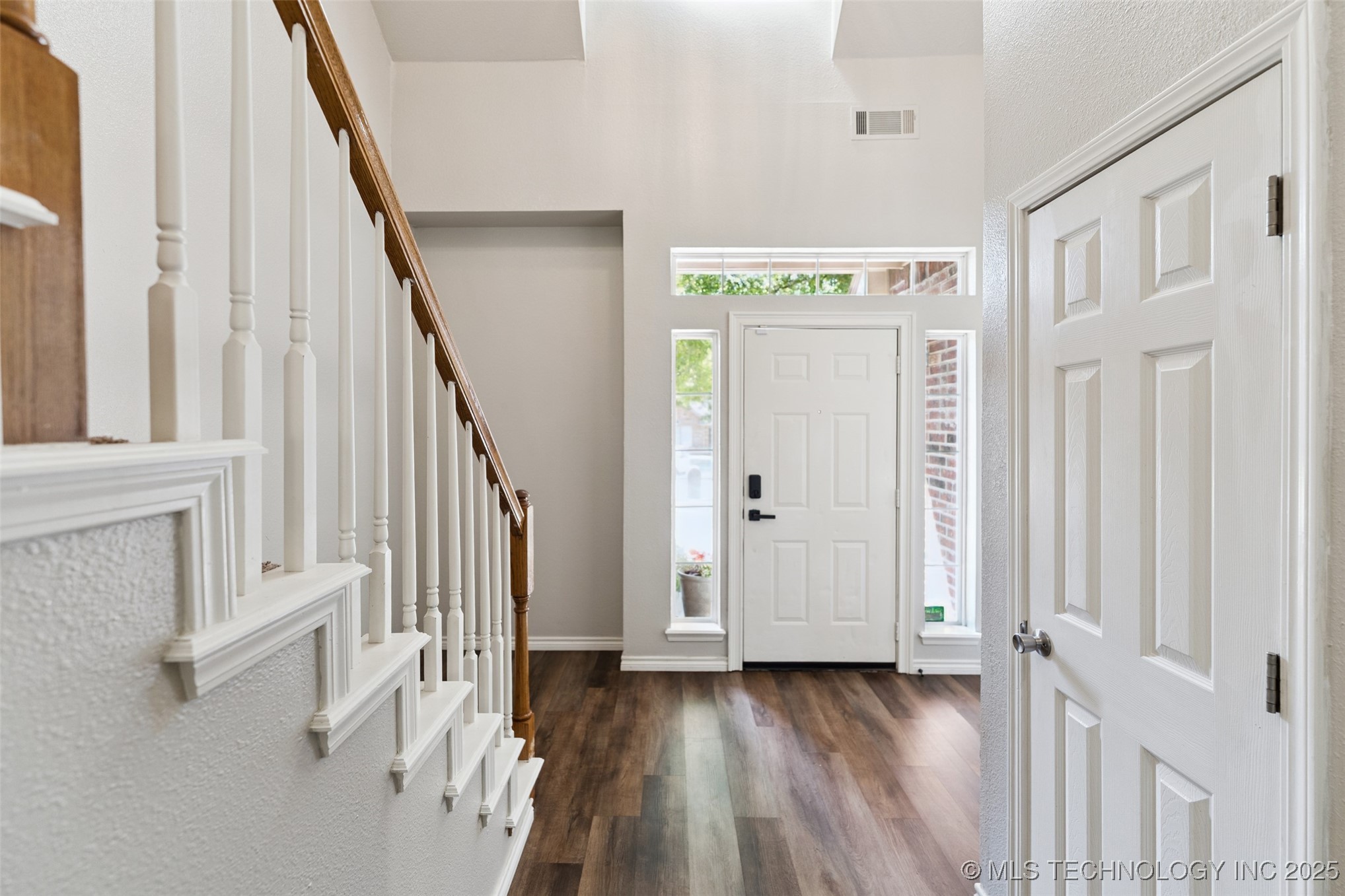 409 N Palm Avenue Property Photo 4