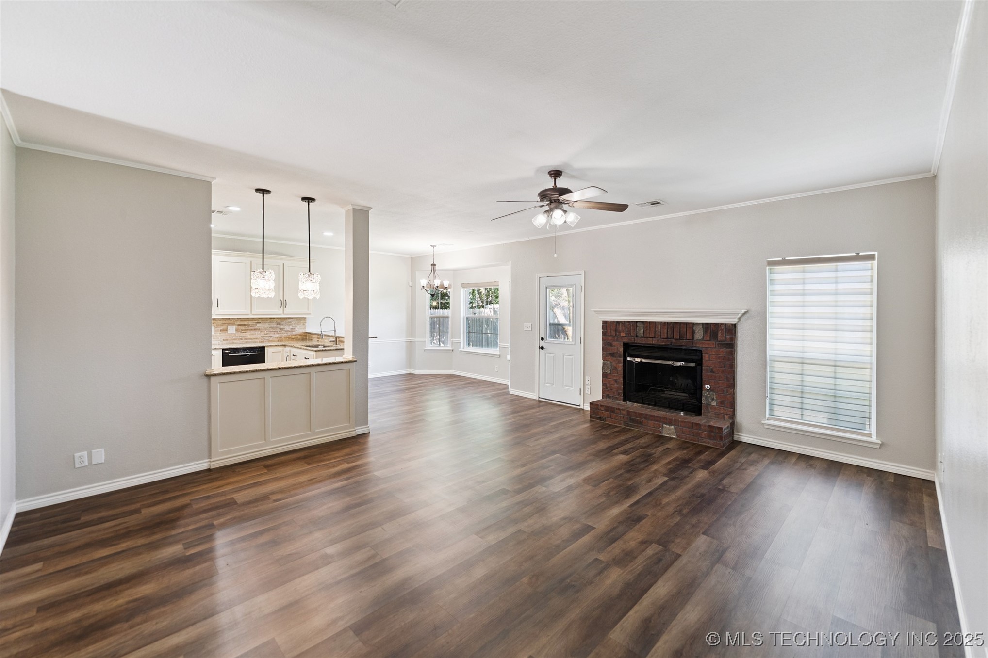 409 N Palm Avenue Property Photo 5