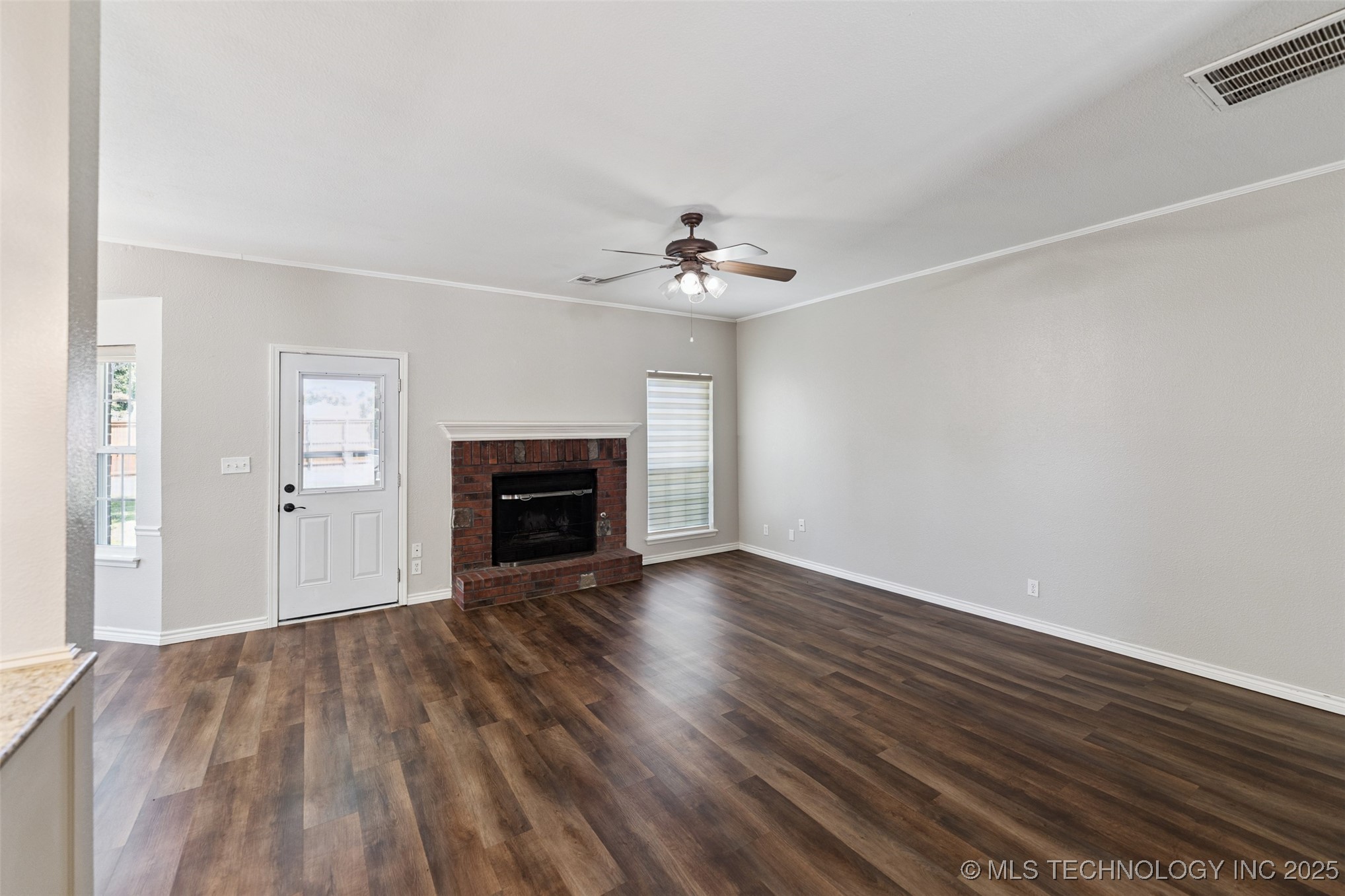 409 N Palm Avenue Property Photo 6