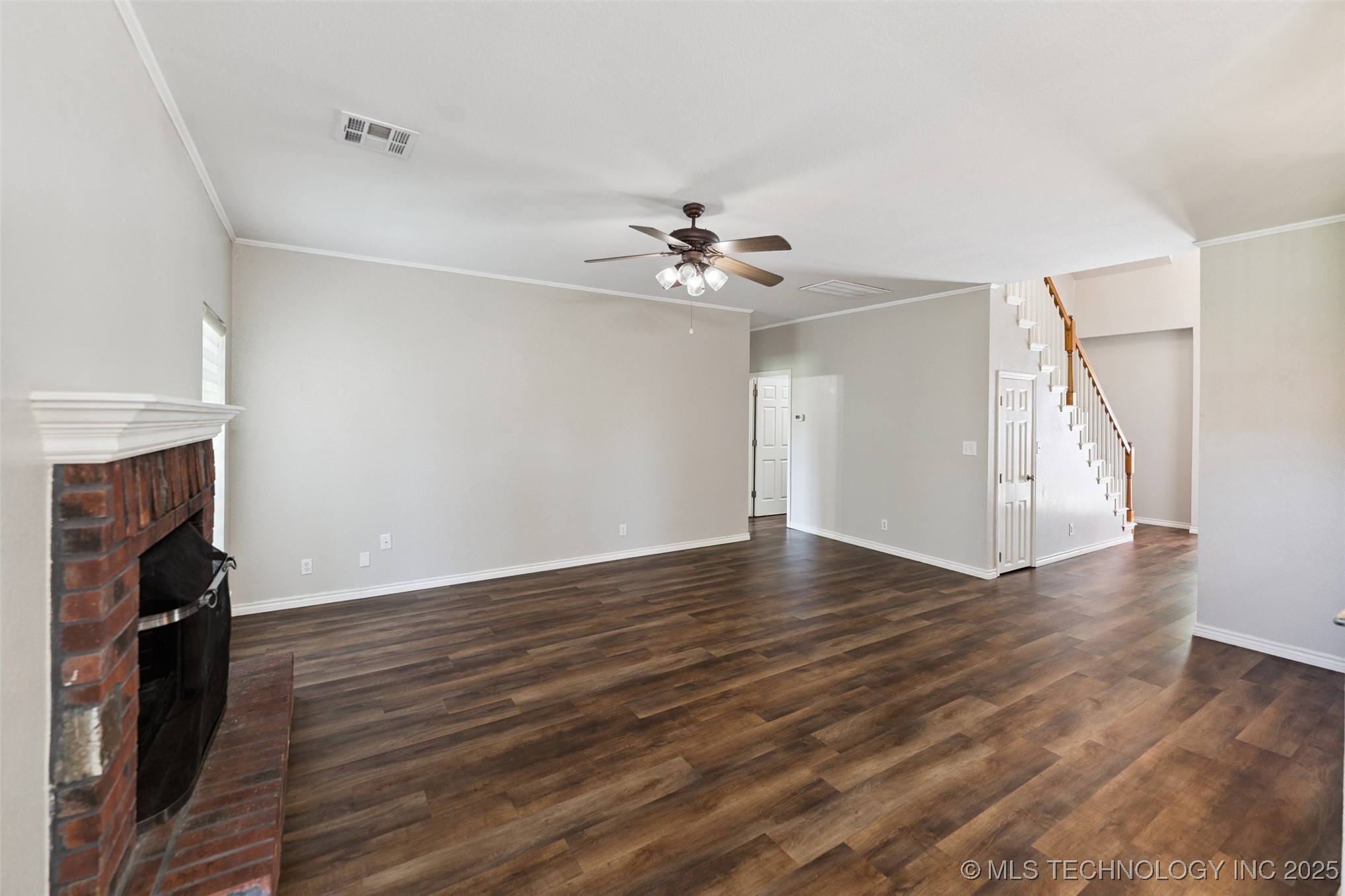 409 N Palm Avenue Property Photo 7