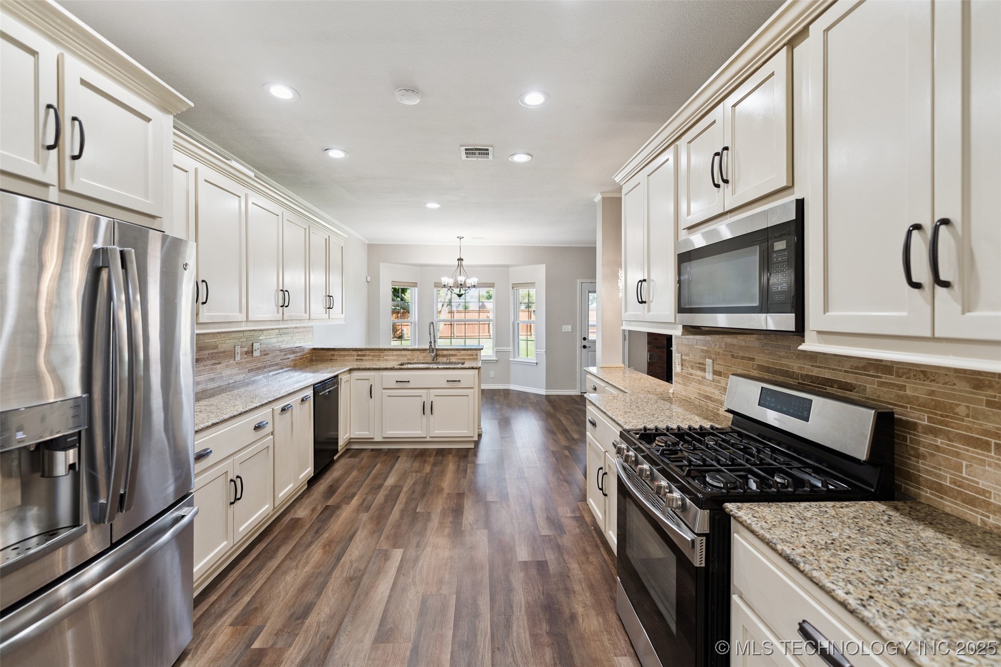 409 N Palm Avenue Property Photo 9