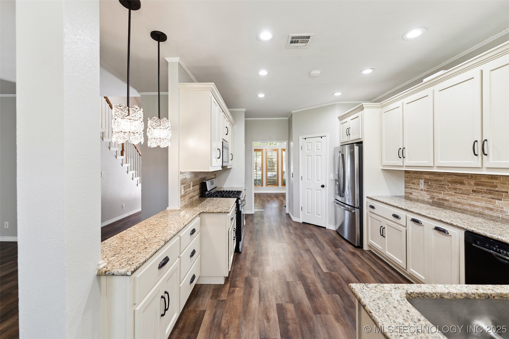 409 N Palm Avenue Property Photo 10