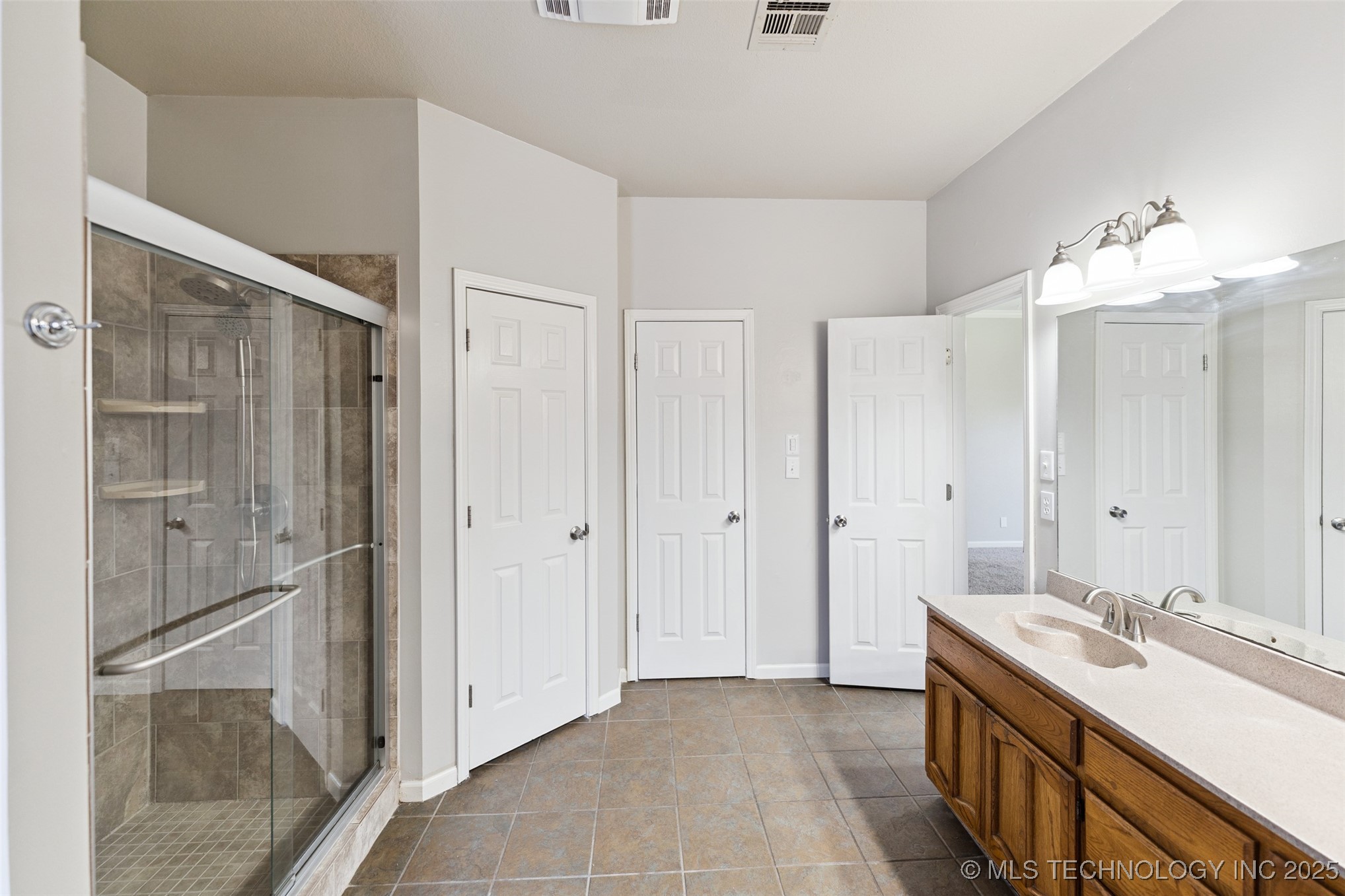 409 N Palm Avenue Property Photo 13