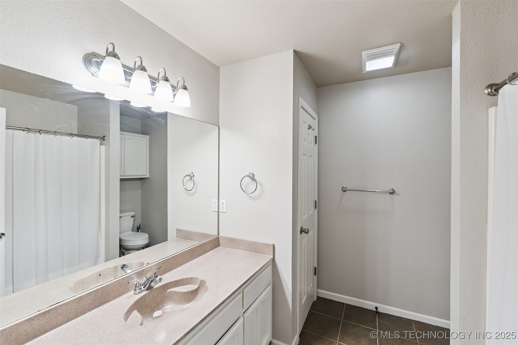 409 N Palm Avenue Property Photo 14