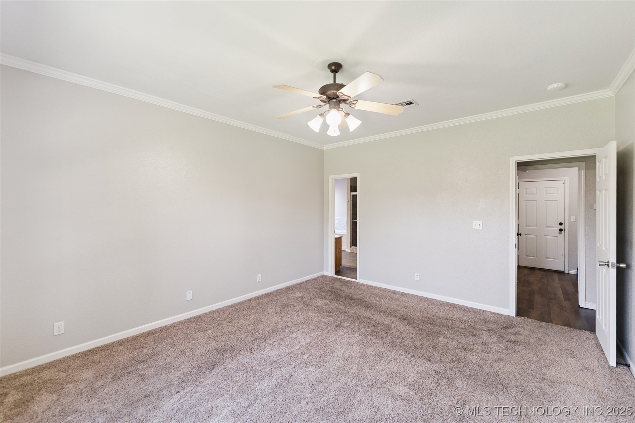 409 N Palm Avenue Property Photo 15