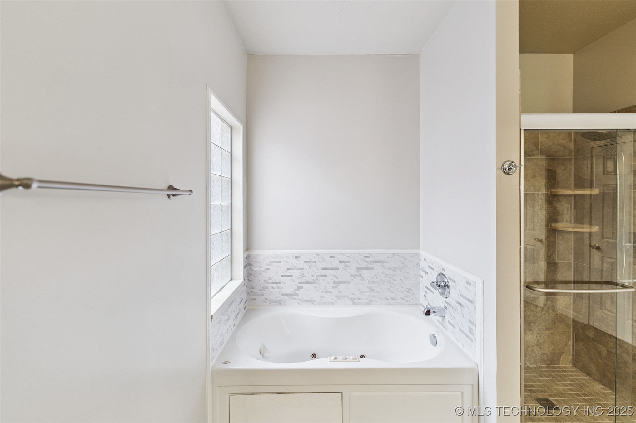 409 N Palm Avenue Property Photo 17