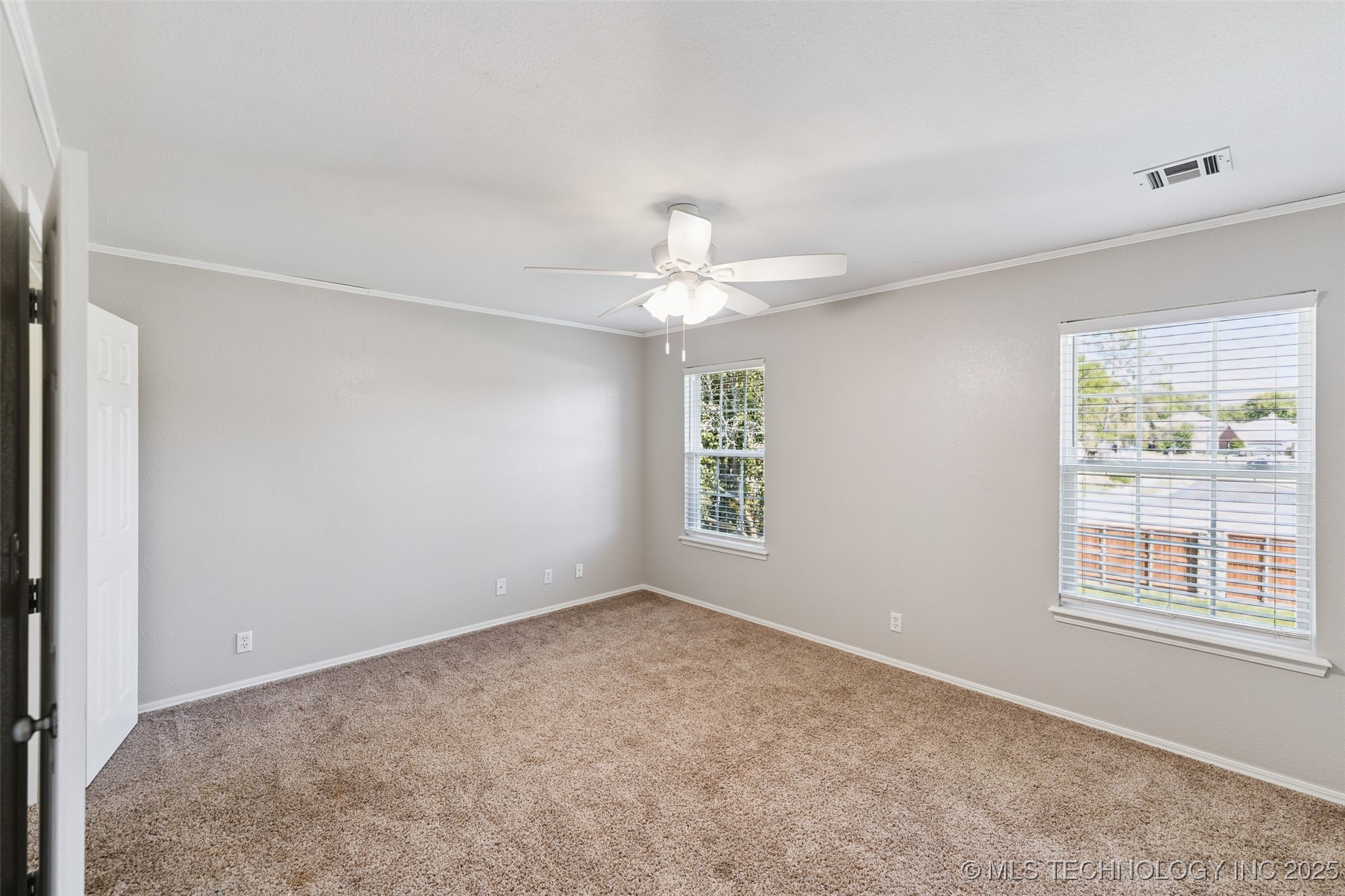 409 N Palm Avenue Property Photo 18