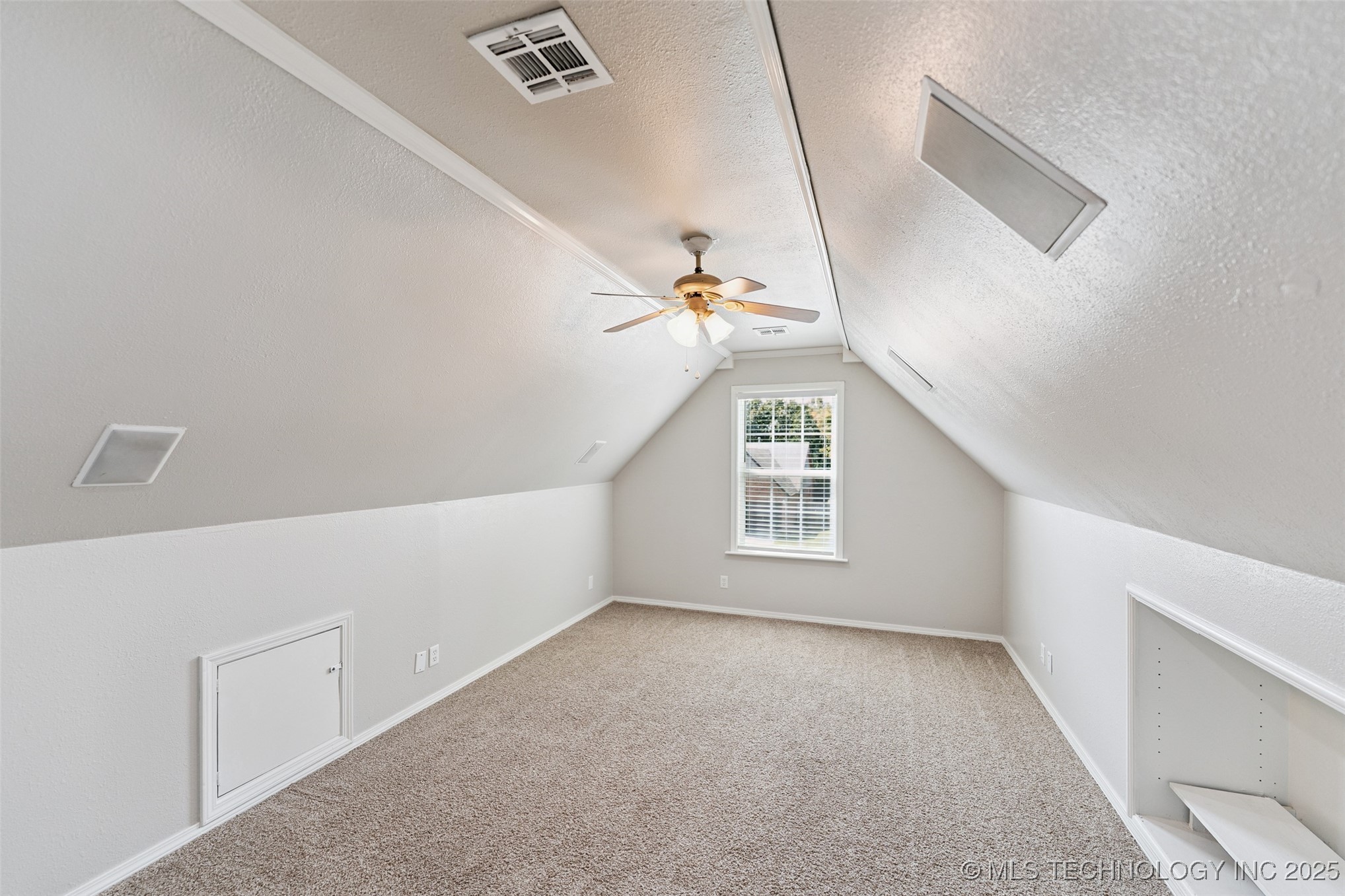 409 N Palm Avenue Property Photo 25