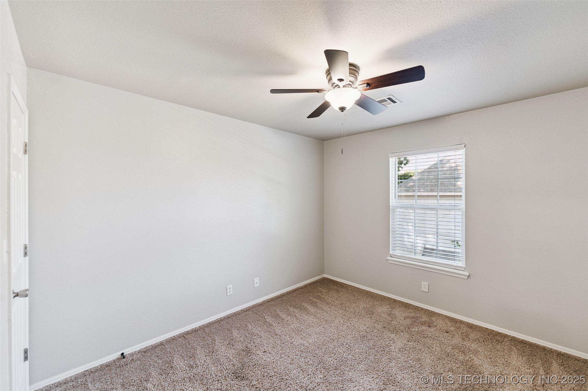 409 N Palm Avenue Property Photo 26