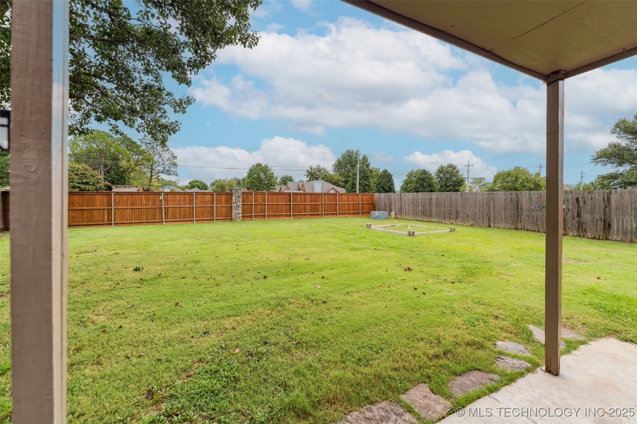 409 N Palm Avenue Property Photo 30