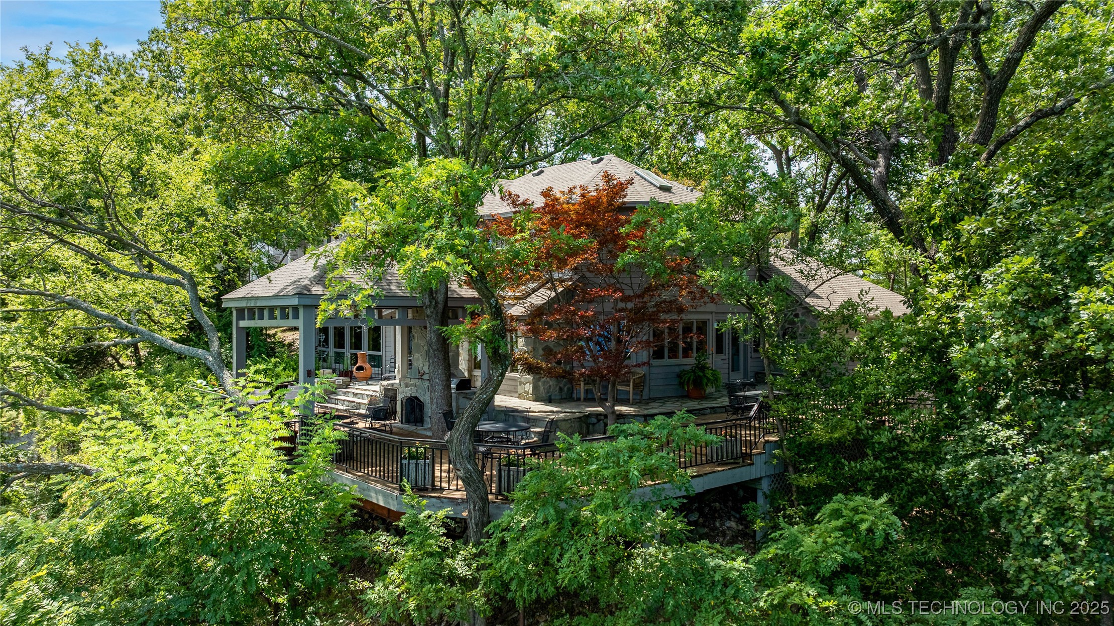 33872 S Coves Drive Property Photo 2