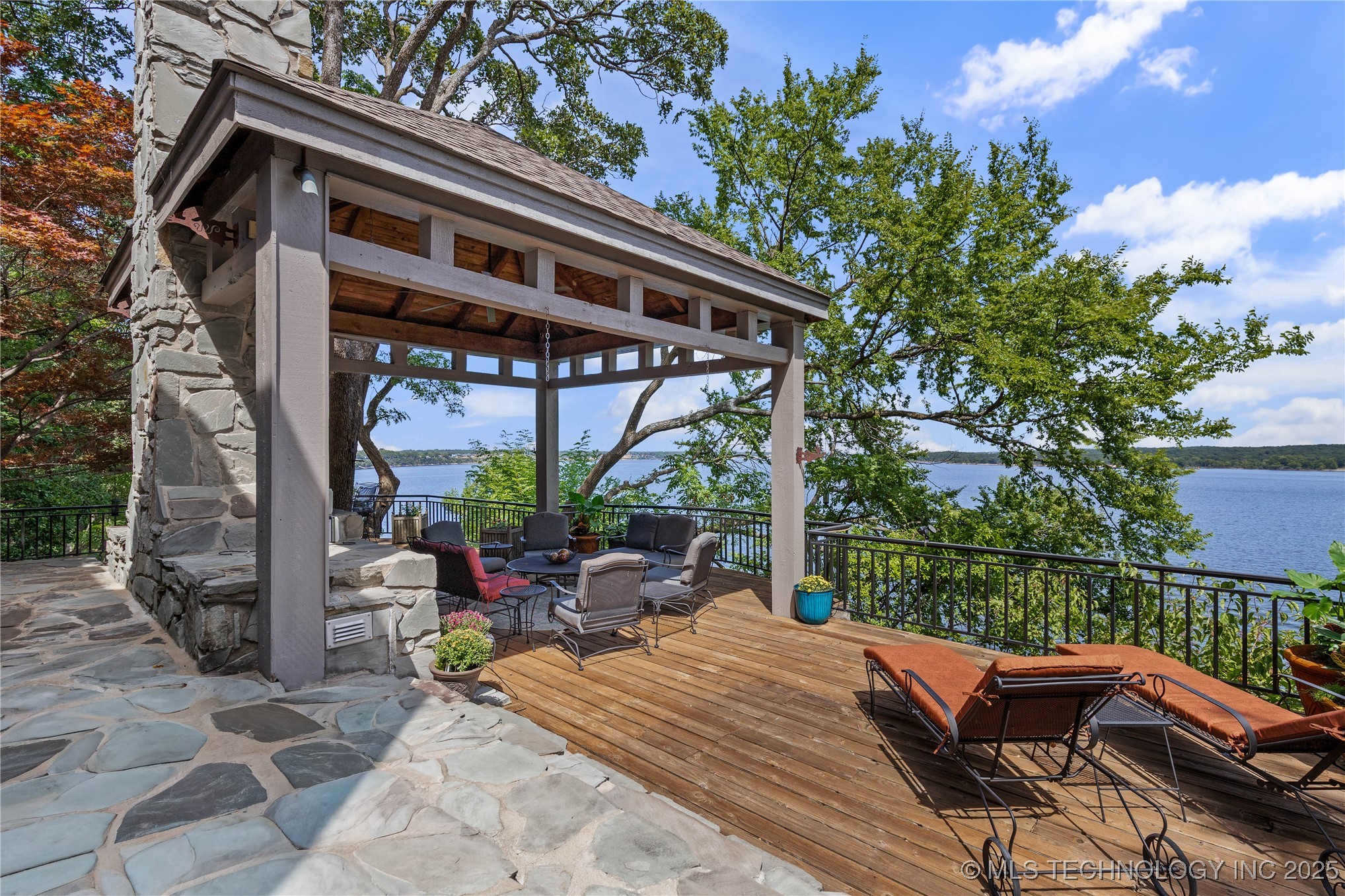 33872 S Coves Drive Property Photo 9