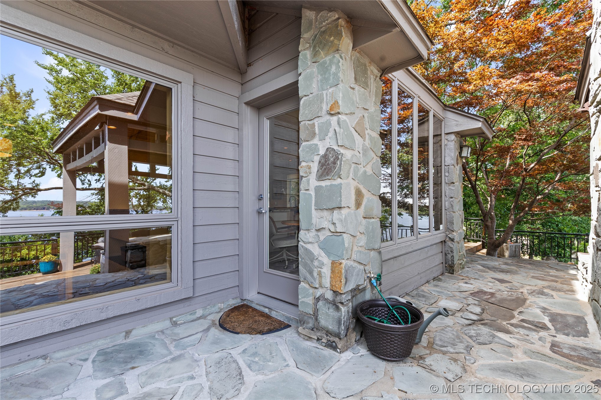 33872 S Coves Drive Property Photo 14