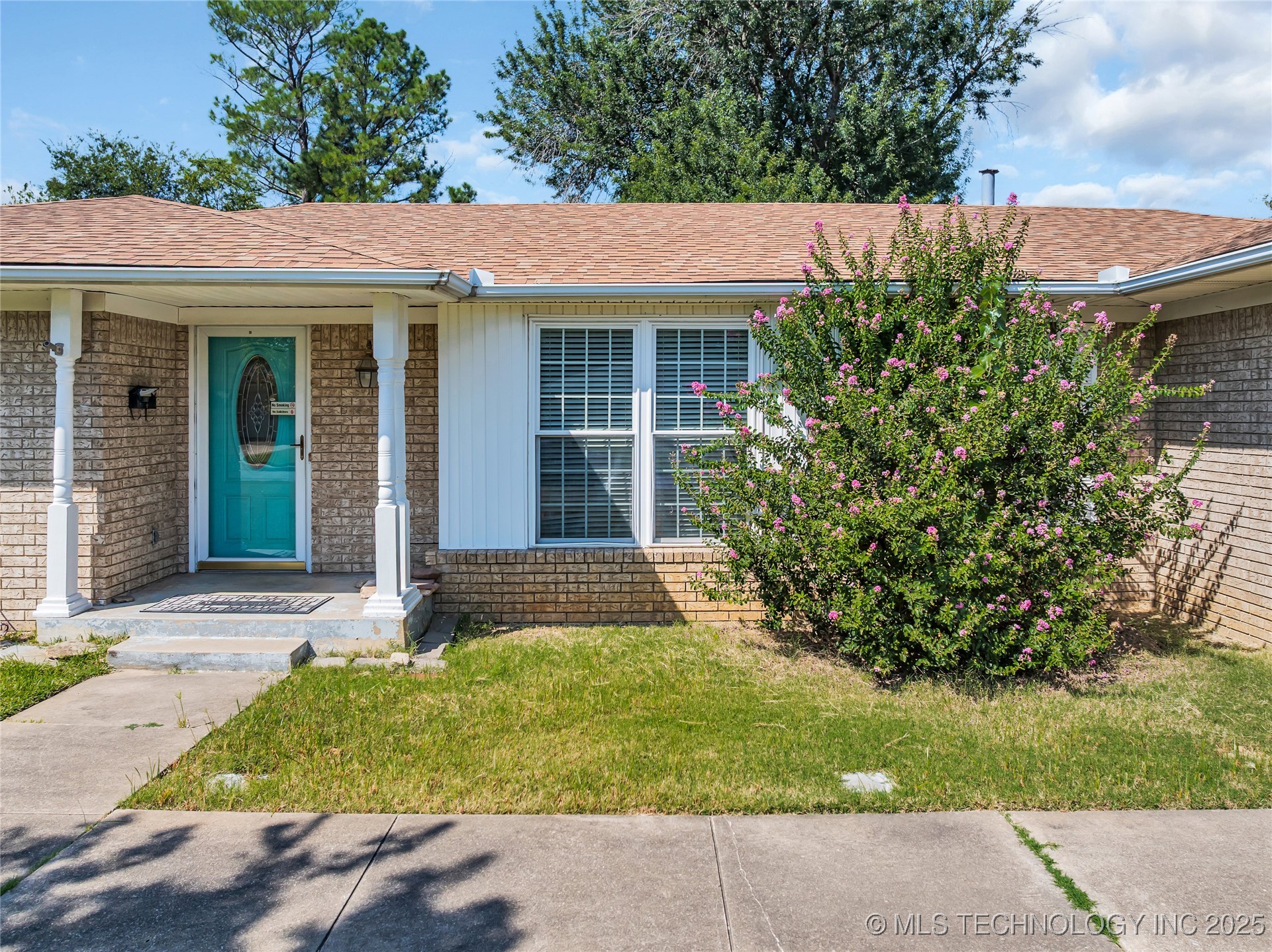 811 Rosewood Property Photo 2