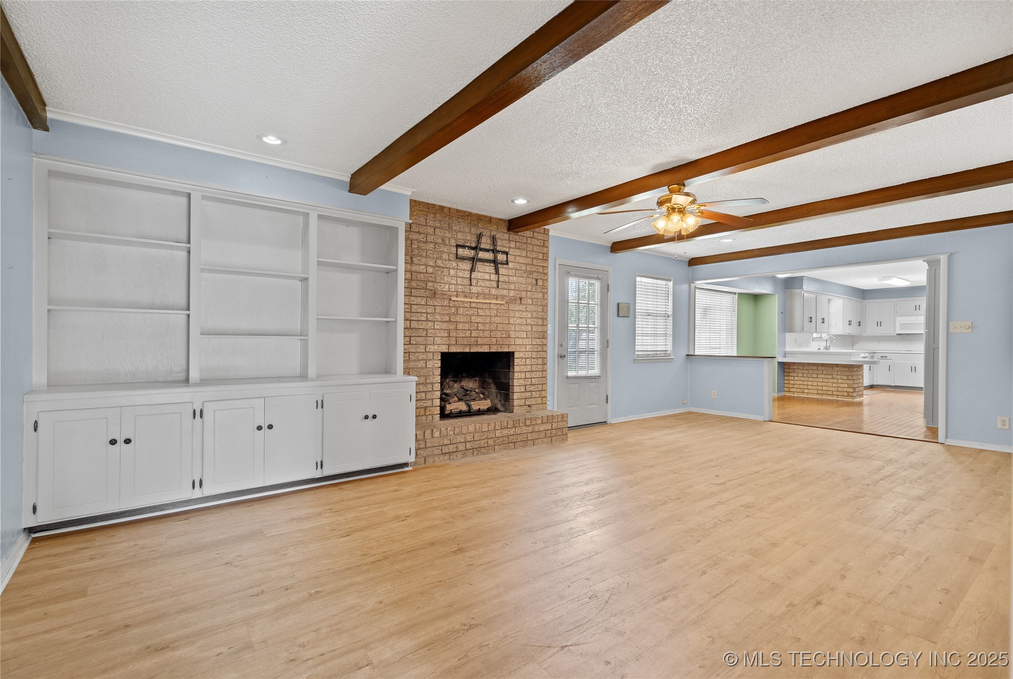 811 Rosewood Property Photo 4