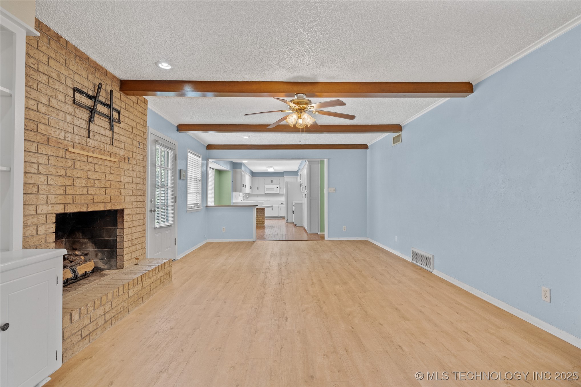 811 Rosewood Property Photo 6