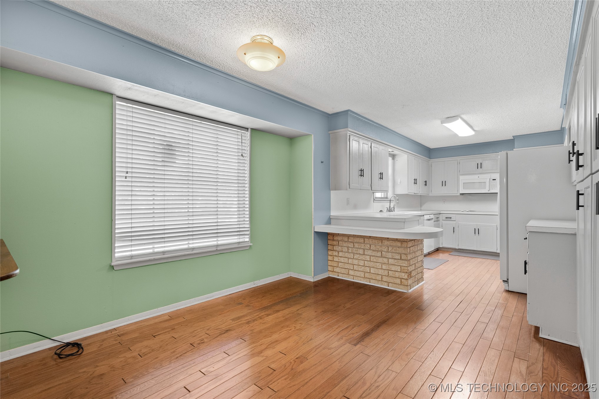 811 Rosewood Property Photo 7