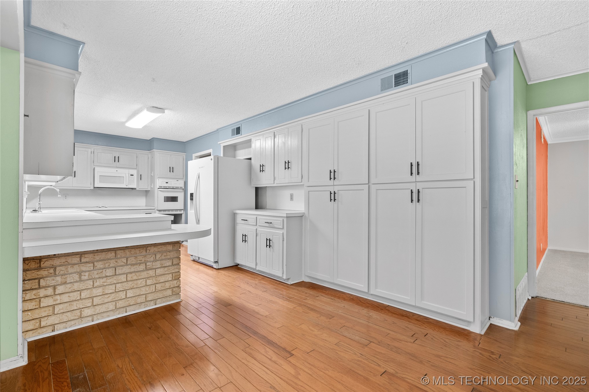 811 Rosewood Property Photo 9