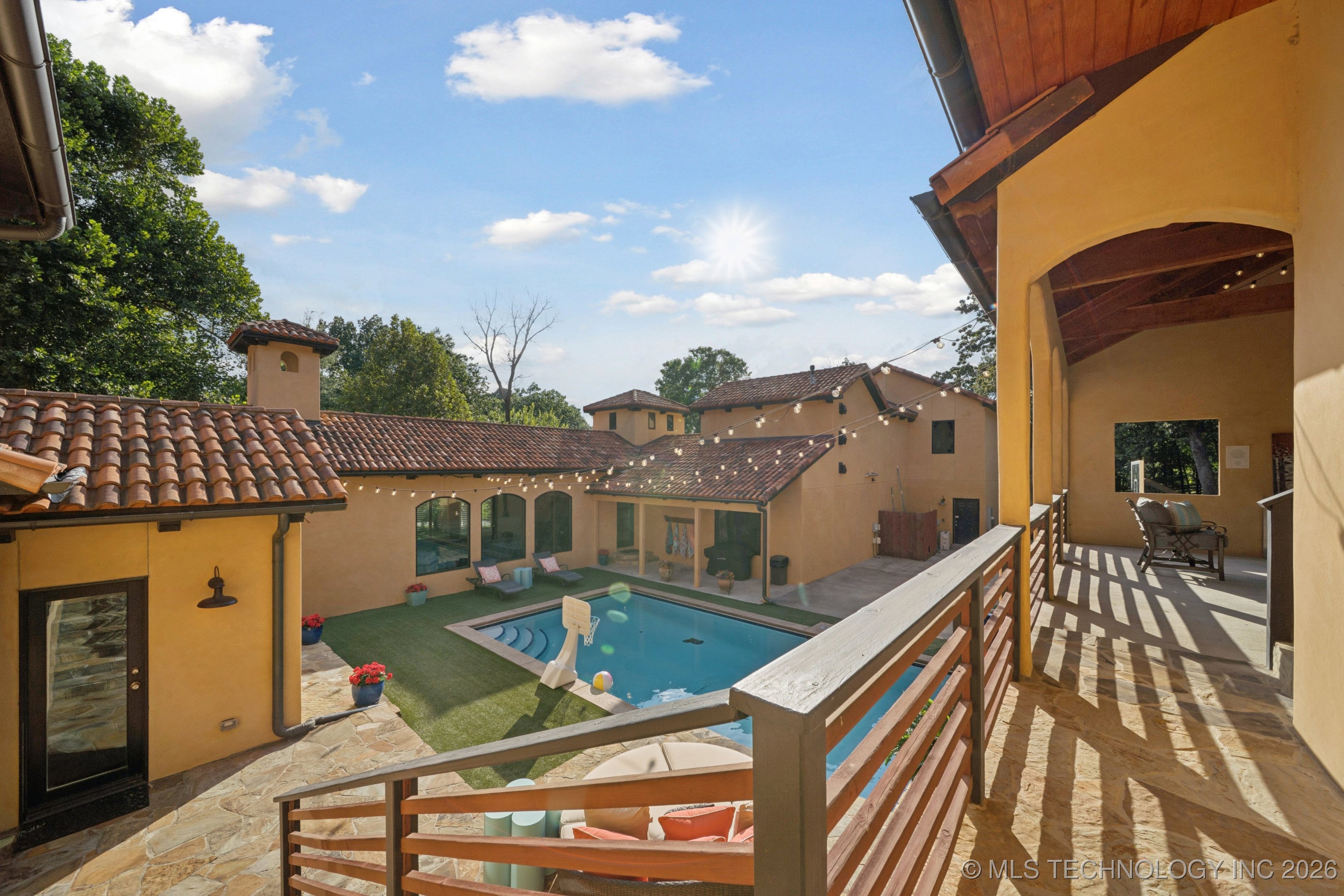 2869 E 72nd Street Property Photo 4