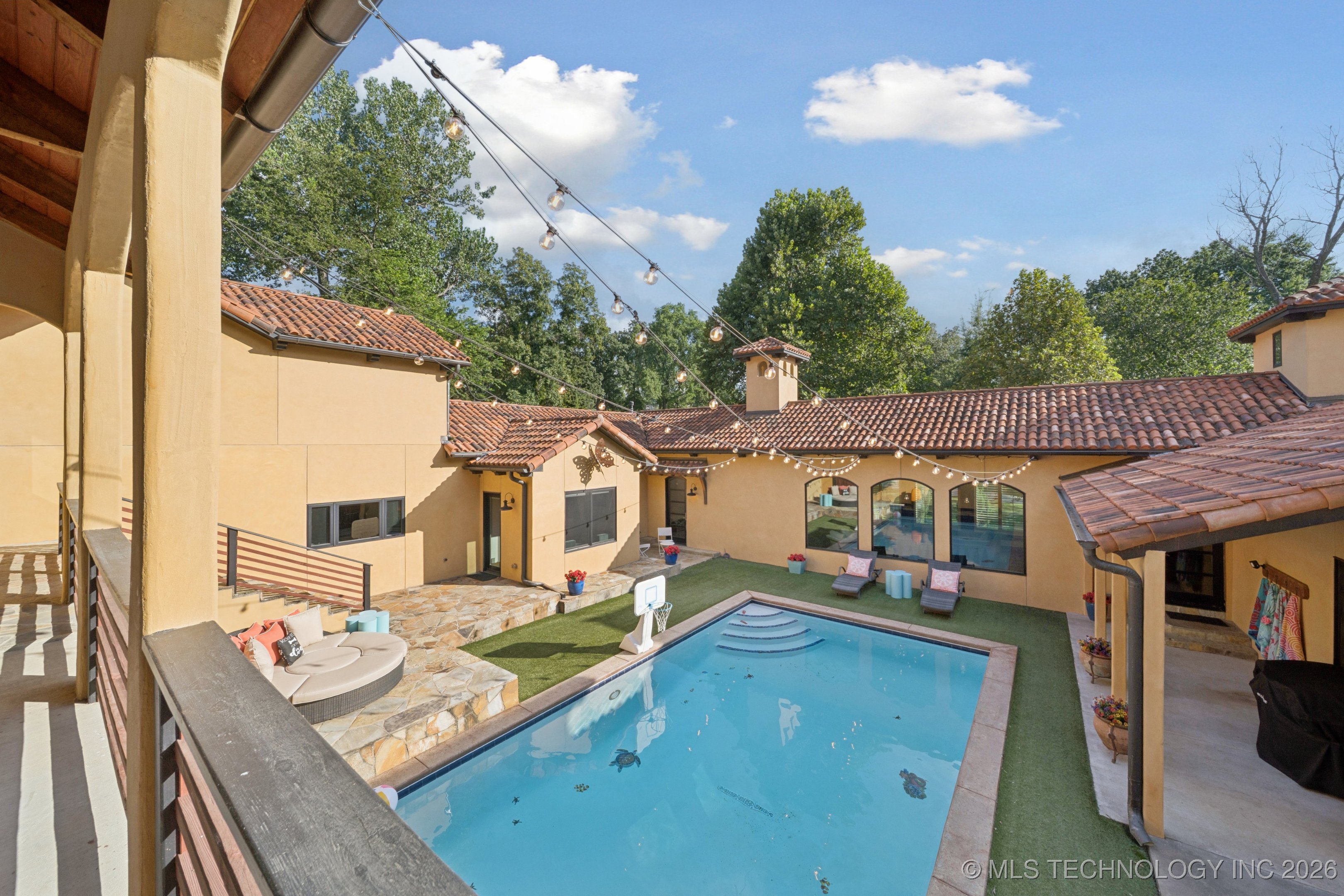 2869 E 72nd Street Property Photo 8