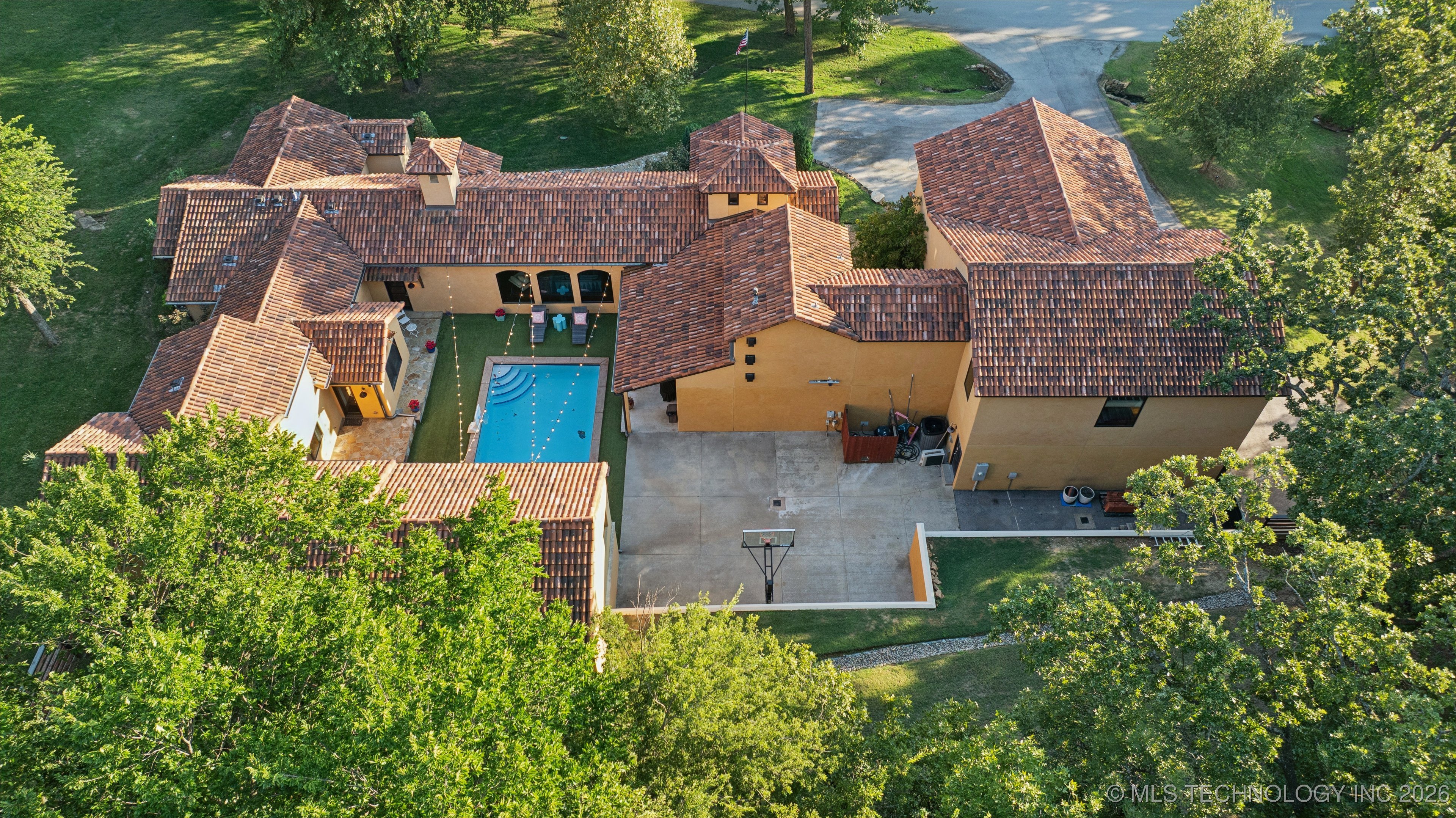 2869 E 72nd Street Property Photo 9