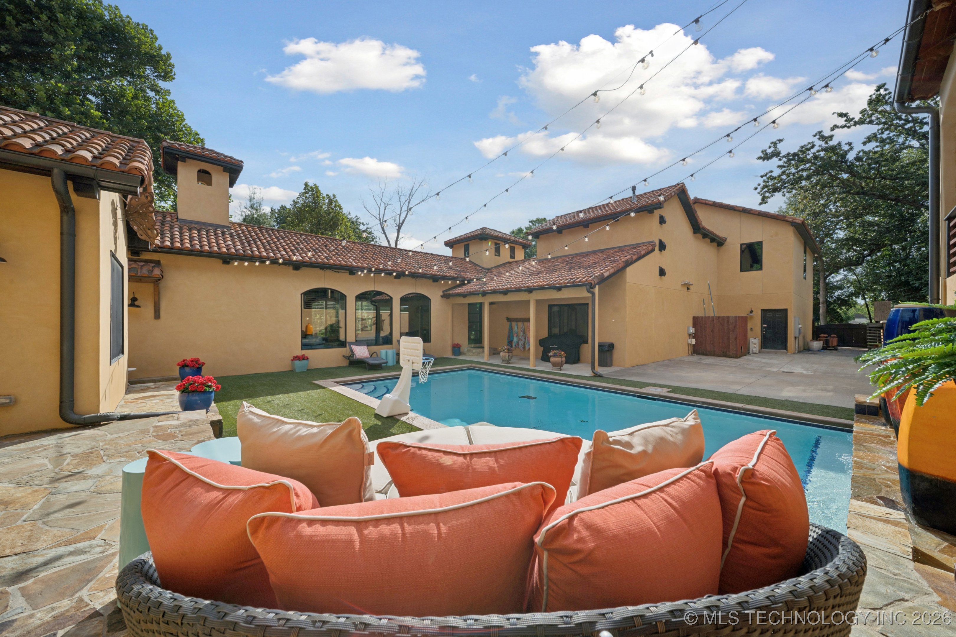 2869 E 72nd Street Property Photo 11