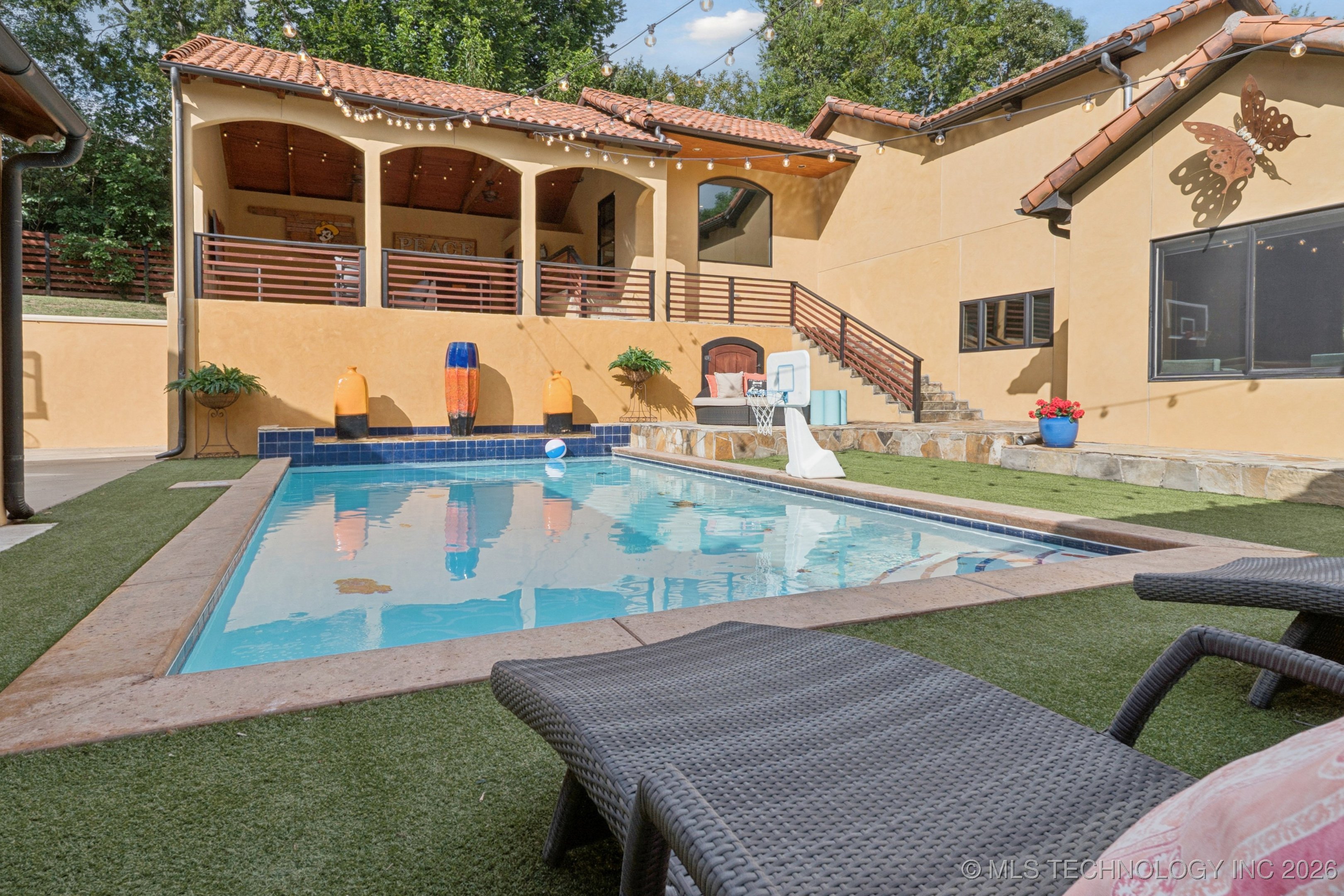 2869 E 72nd Street Property Photo 12