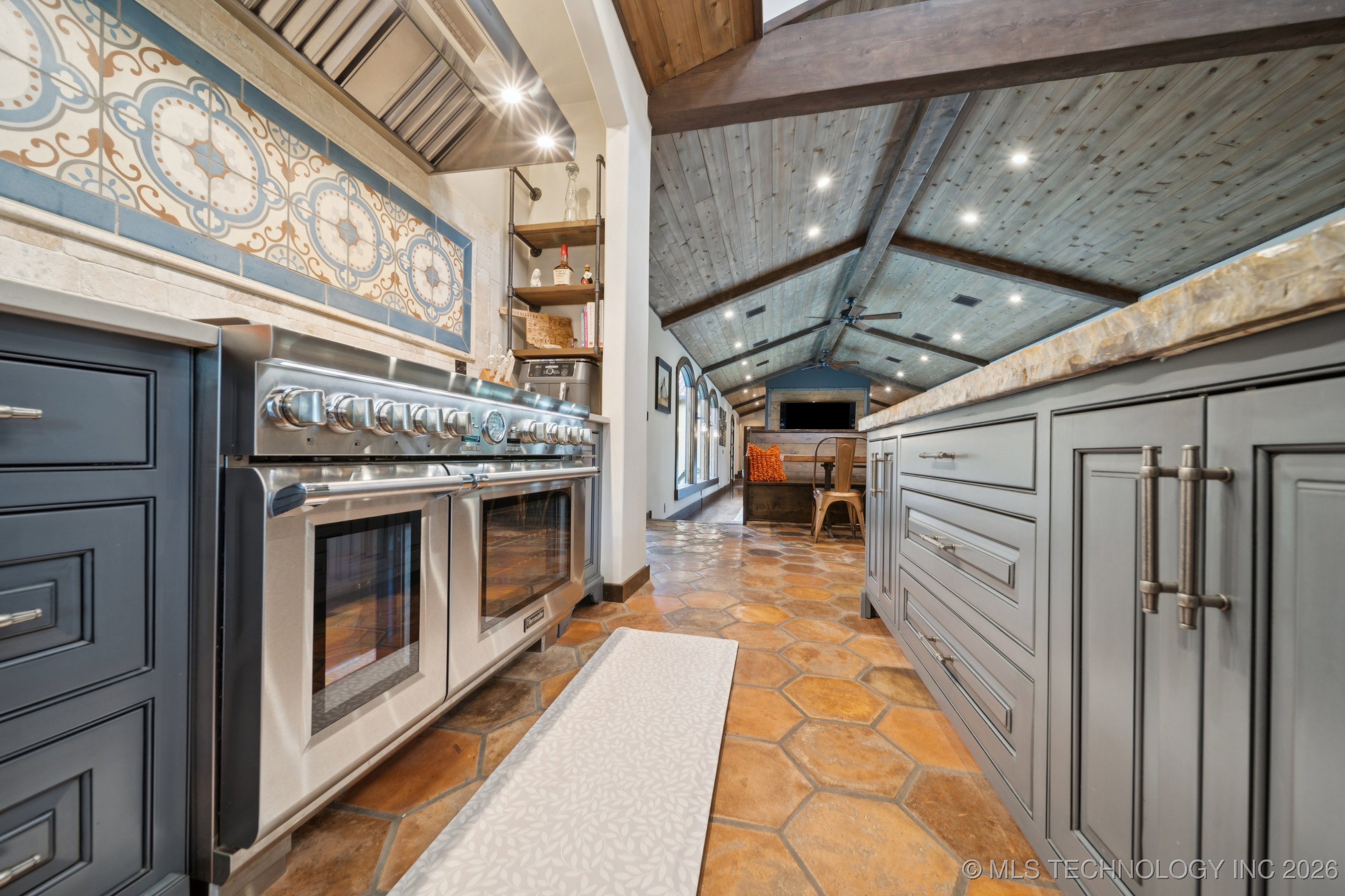 2869 E 72nd Street Property Photo 31