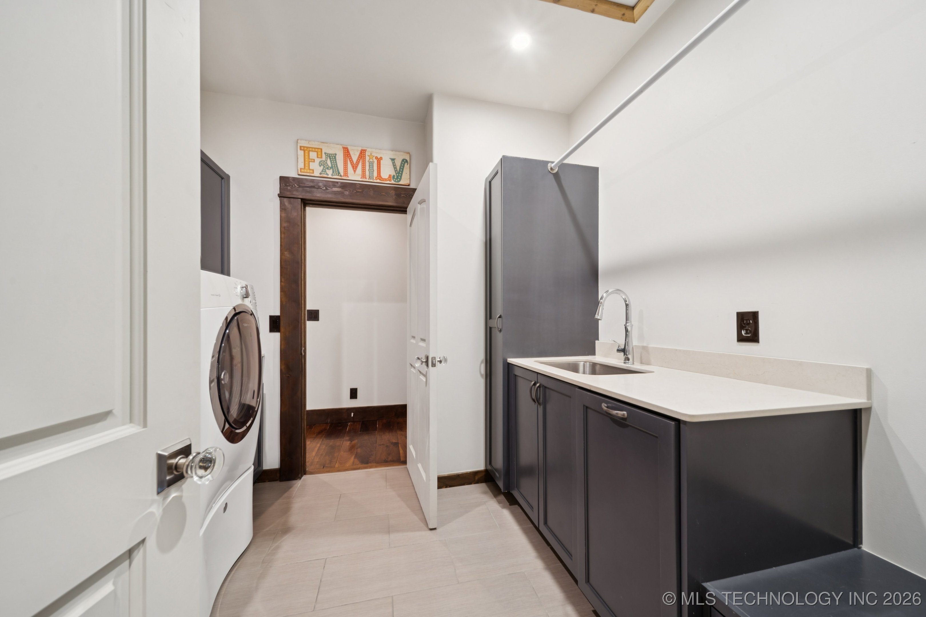 2869 E 72nd Street Property Photo 70