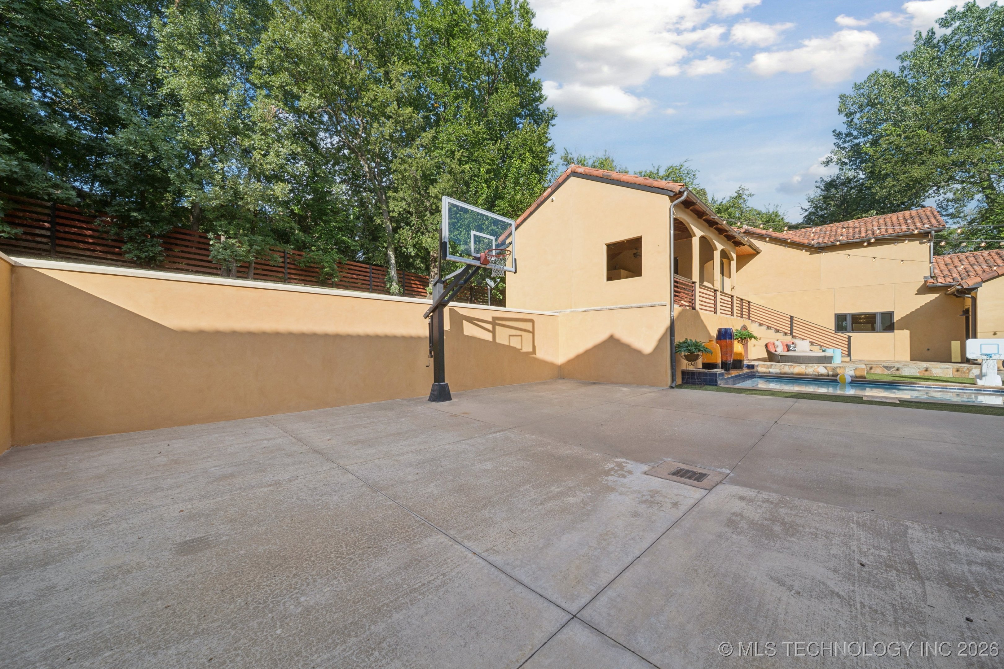 2869 E 72nd Street Property Photo 81