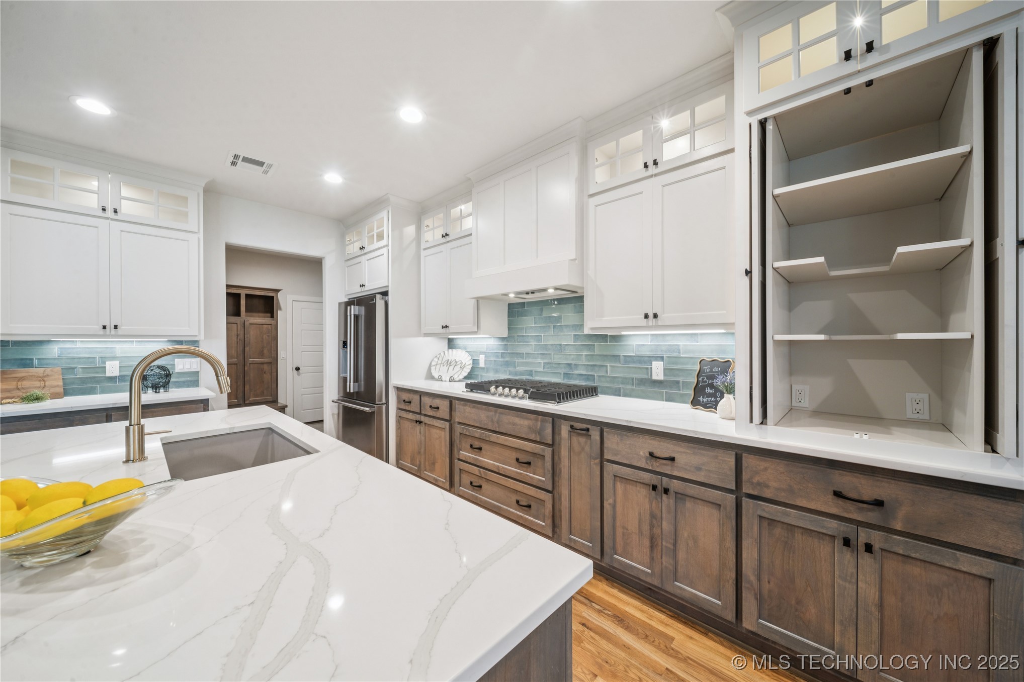 407 N 84th Place Property Photo 6