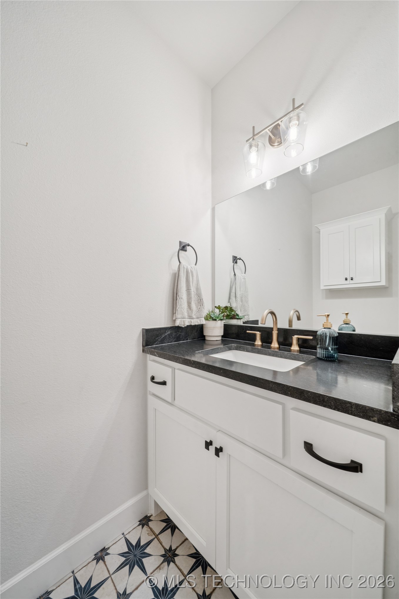 407 N 84th Place Property Photo 18