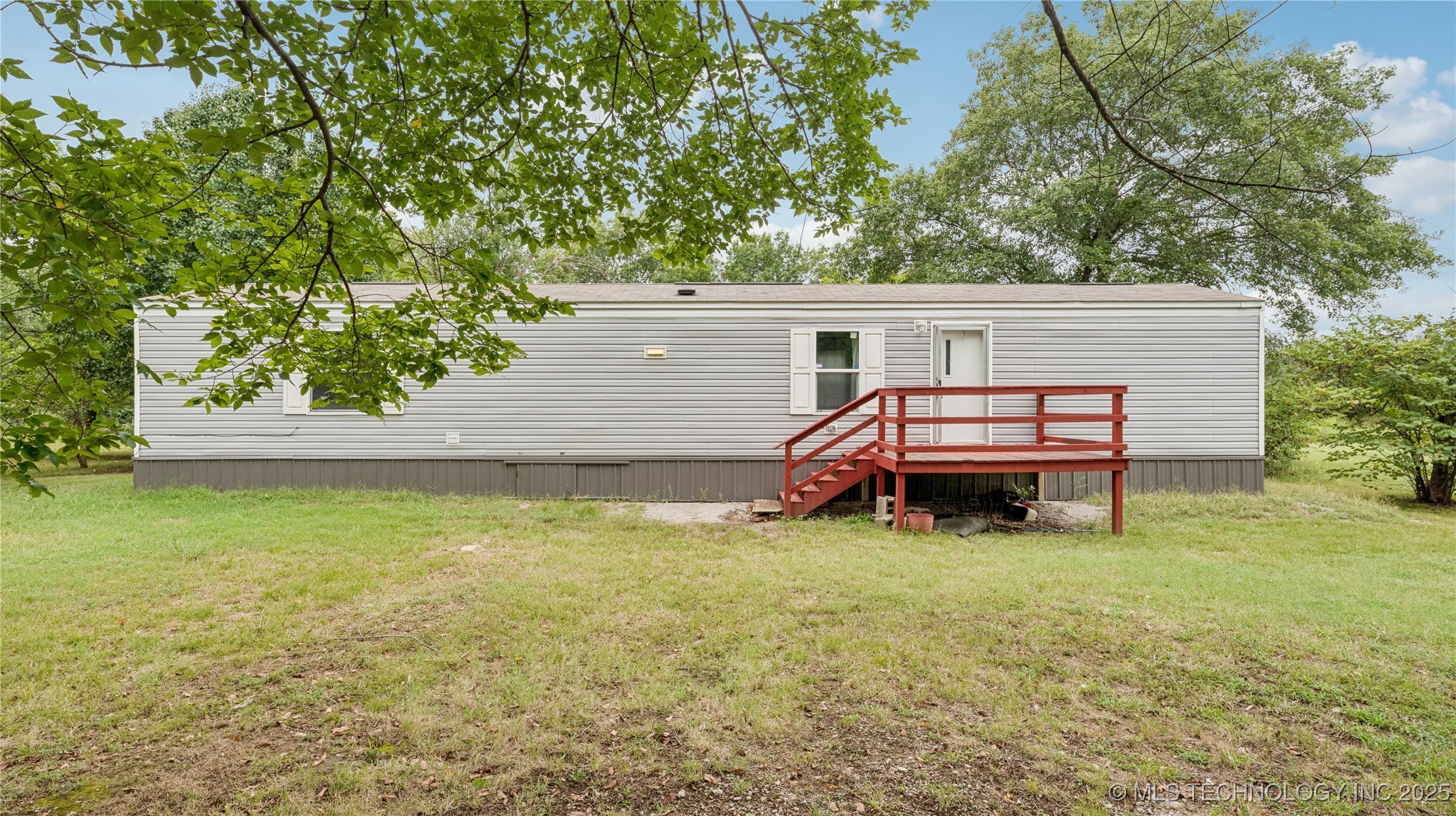 446 S Elm Street Property Photo 2