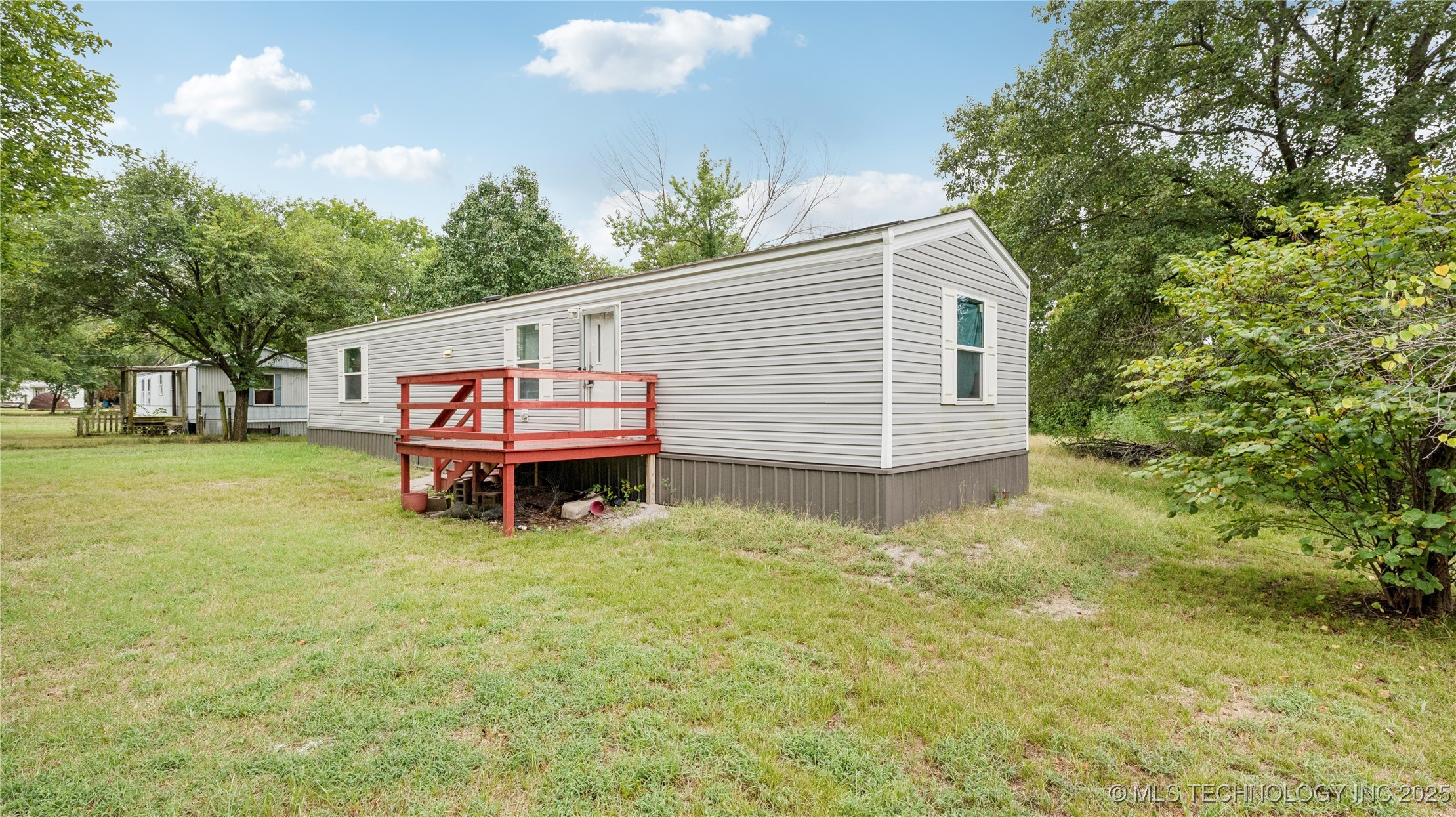 446 S Elm Street Property Photo 3