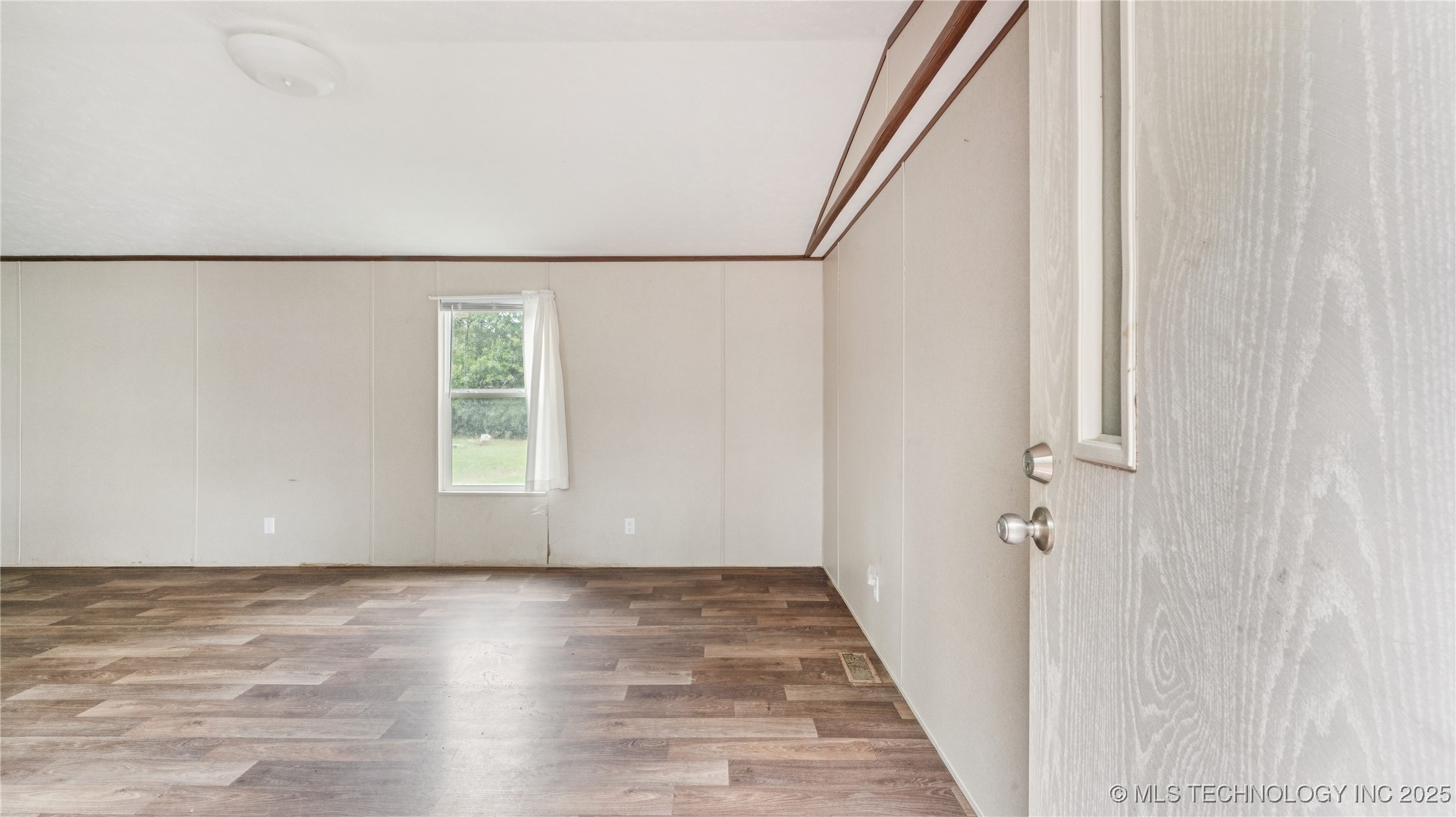 446 S Elm Street Property Photo 4