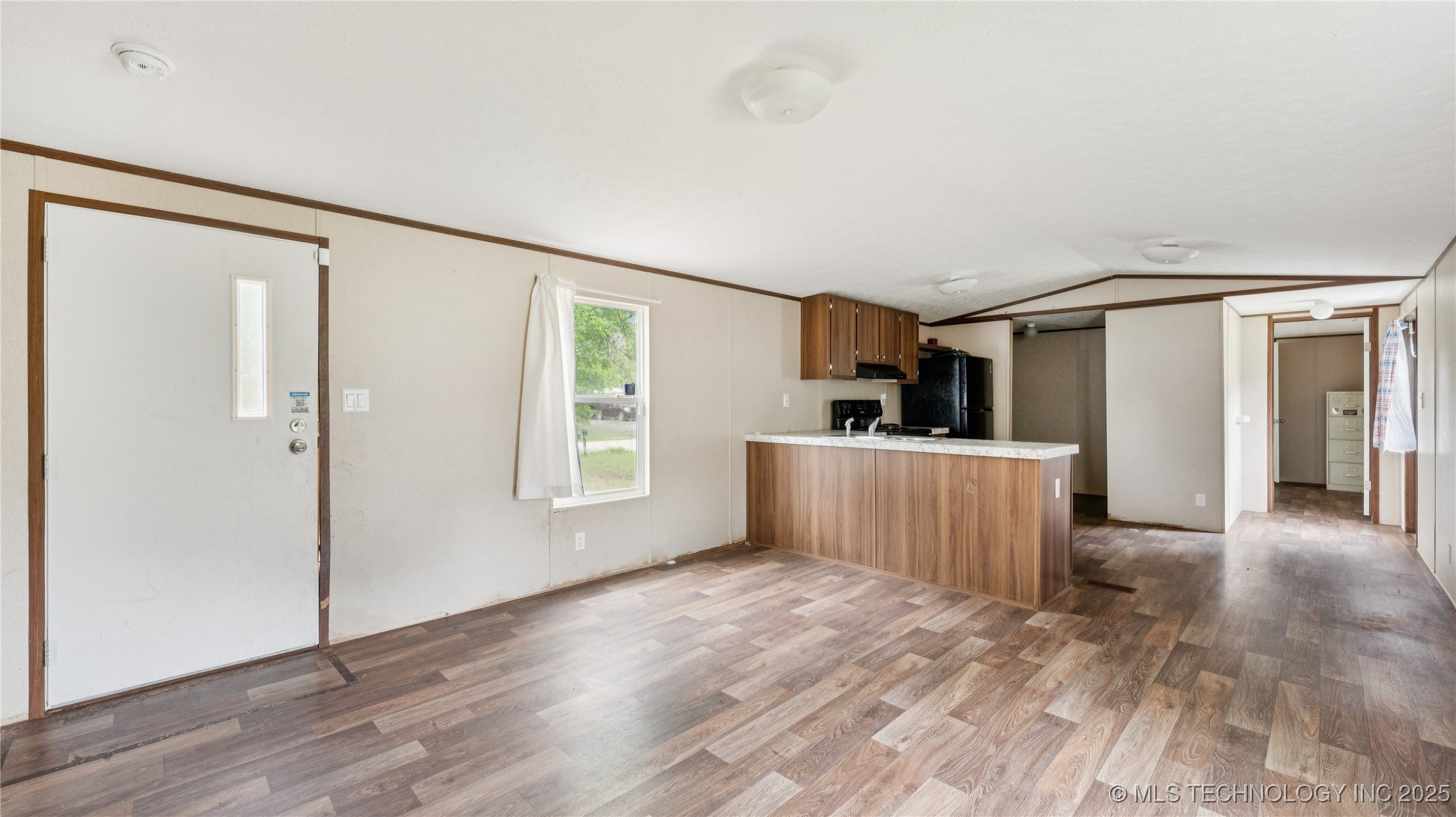 446 S Elm Street Property Photo 5