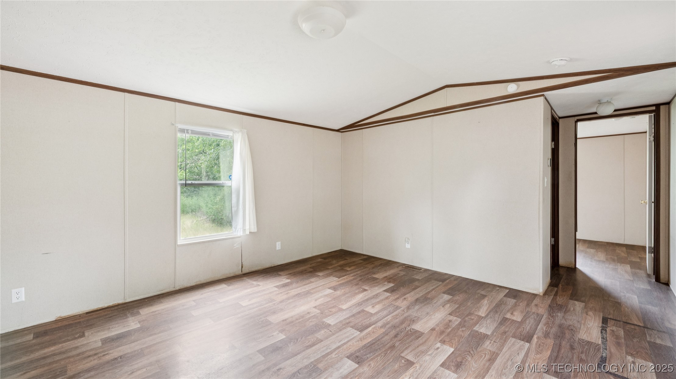 446 S Elm Street Property Photo 6