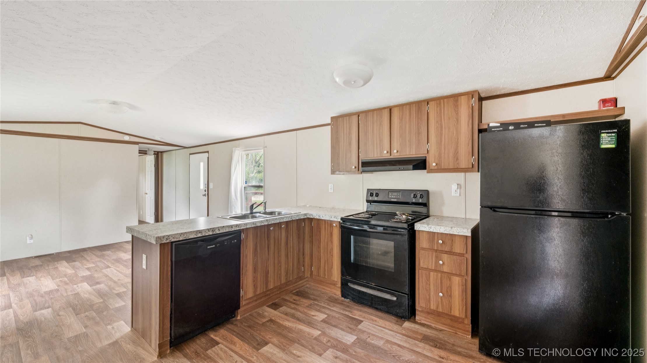 446 S Elm Street Property Photo 8